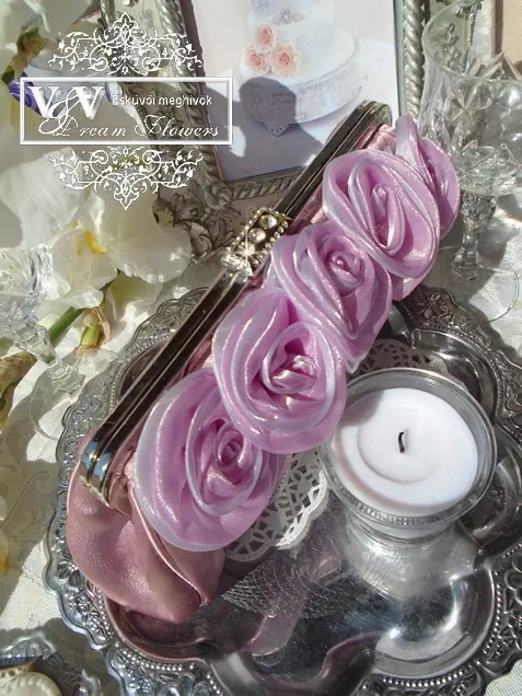 Elegáns alkalmi táska rózsákkal -mályva rózsaszín