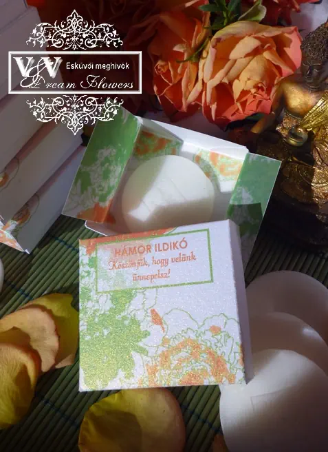 Illatos mini szappan esküvői köszönetajndék díszdobozban (Többféle mintával és színben rendelhető)