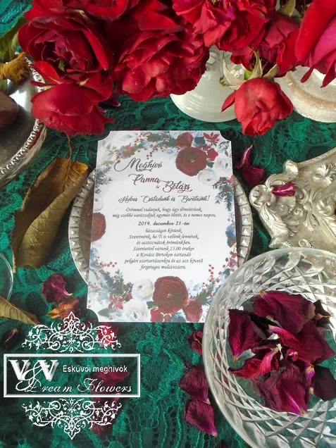 Esküvői meghívó burgundi színű rózsákkal