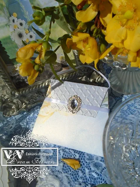 Elegáns kis táska esküvői meghívó sárga kék színben