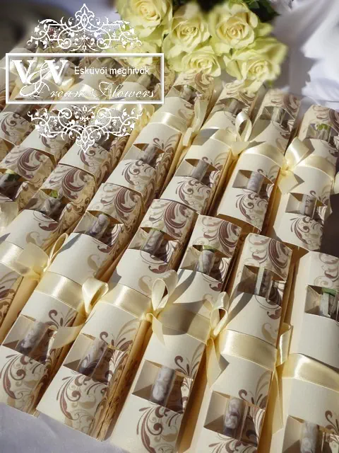 Kémcsöves esküvői meghívó ekrü-barna színű díszdobozos