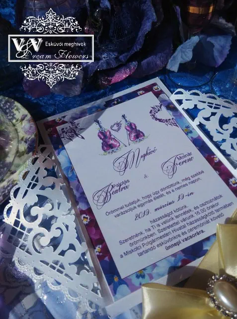 Pillangós esküvői meghívó világoskék színben dísztokkal
