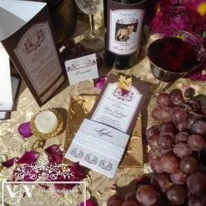 Szőlős boros esküvői meghívó csipkével  és gyöngy szőlőfürttel