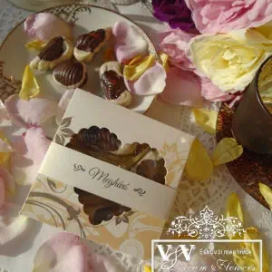 Dobozos esküvői meghívó belga csokoládé bon-bonnal