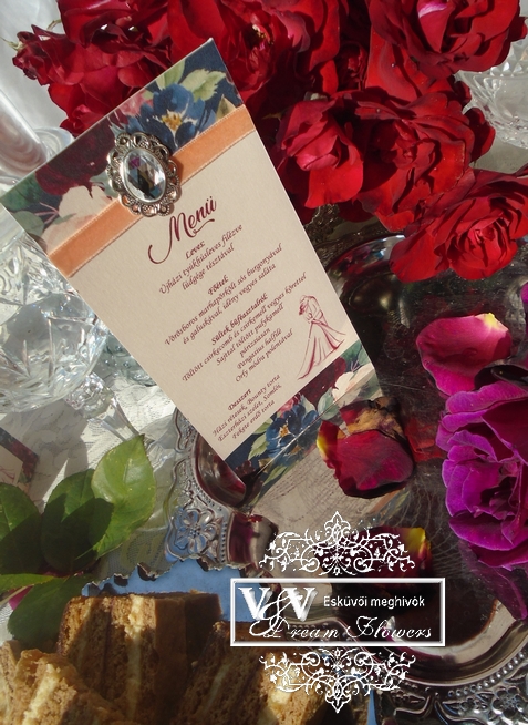 Vintage rózsás esküvői meghívó és szett kék és barack színekben