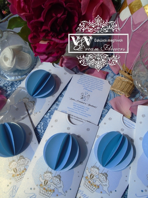 Hőlégballonos esküvői meghívó kék színnel