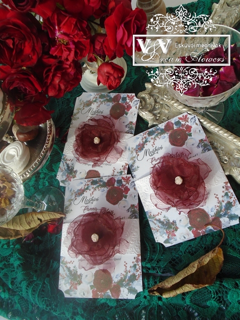 Esküvői meghívó burgundi színű  organza rózsával