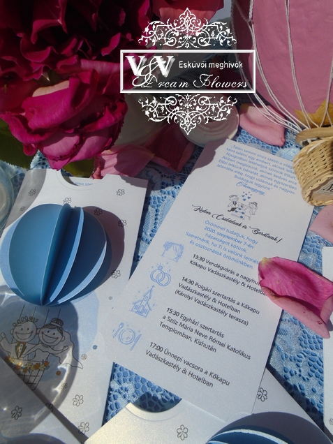 Hőlégballonos esküvői meghívó kék színnel